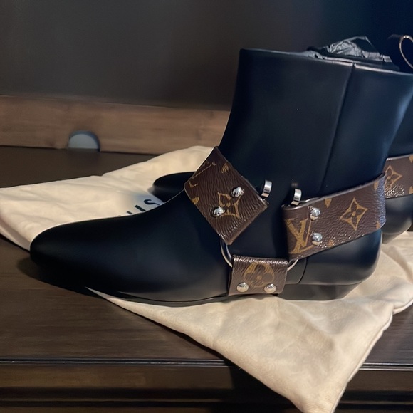 Authentic new flat Louis Vuitton rhapsody ankle boots size 35. - Picture 15 of 16